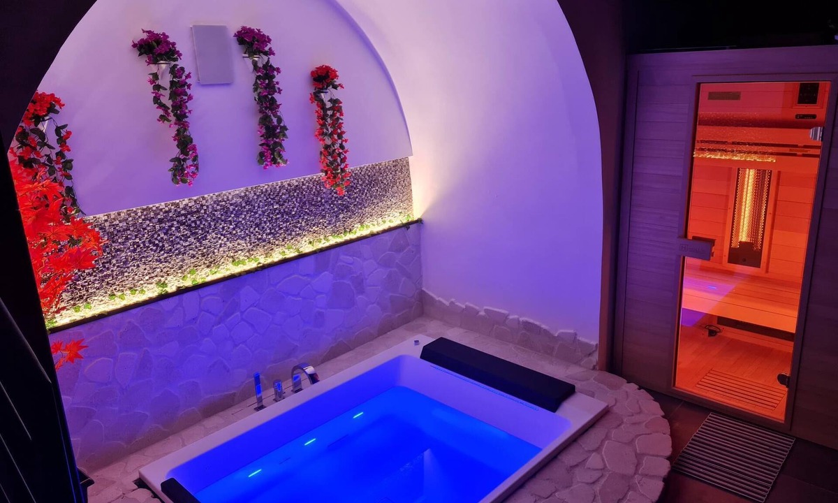 Montescaglioso Cottage | 1-Bed Cottage with indoor hot tub and sauna