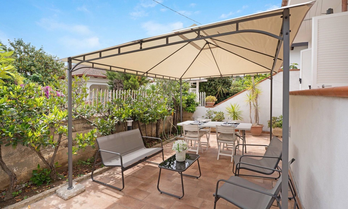 Castellabate Apartment | Apartment 'Polverino' with Mountain View, Private Garden and Wi-Fi