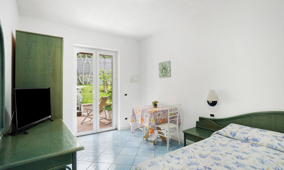 Succhivo Apartment | Apartment '102 Monolocale Vista Giardino' with Private Terrace, Wi-Fi and Air Conditioning