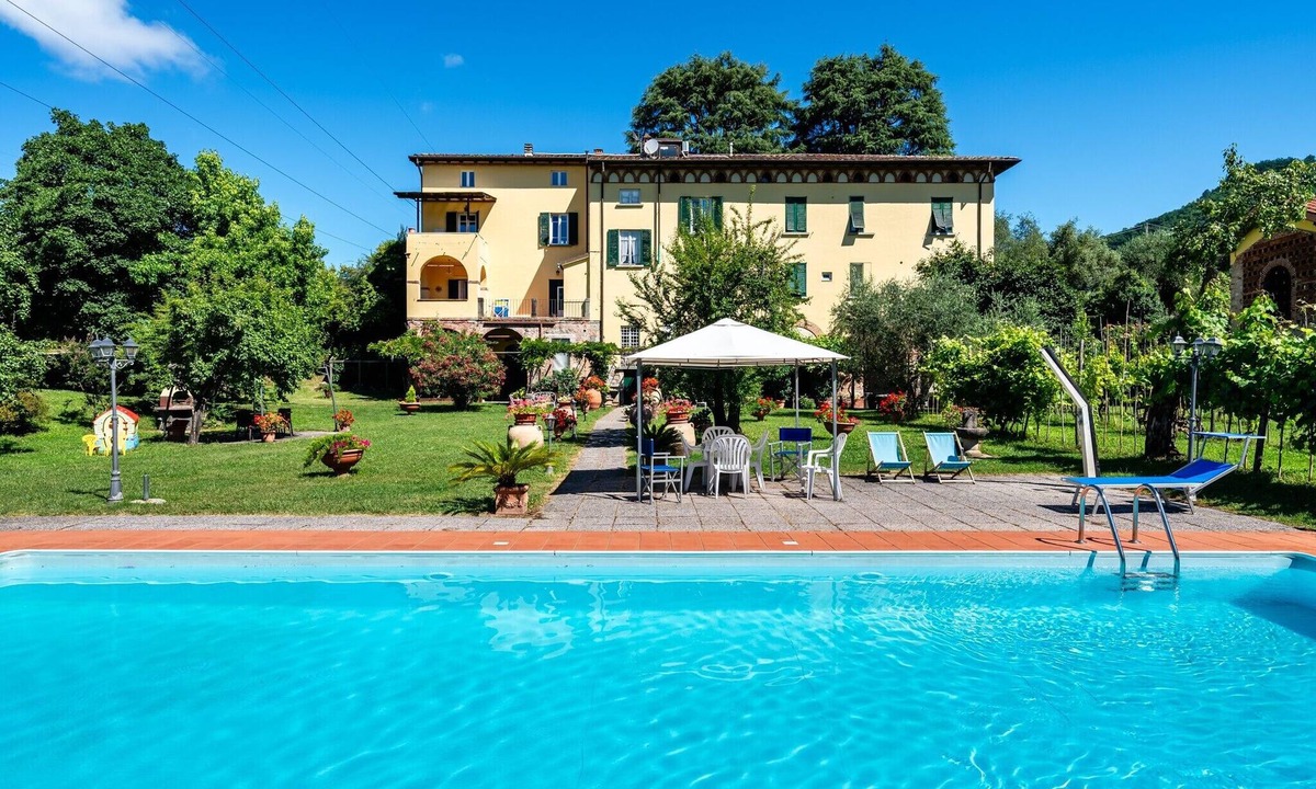 Nozanno Apartment | Apartment 'Cavaliere' with Private Pool, Private Terrace and Wi-Fi