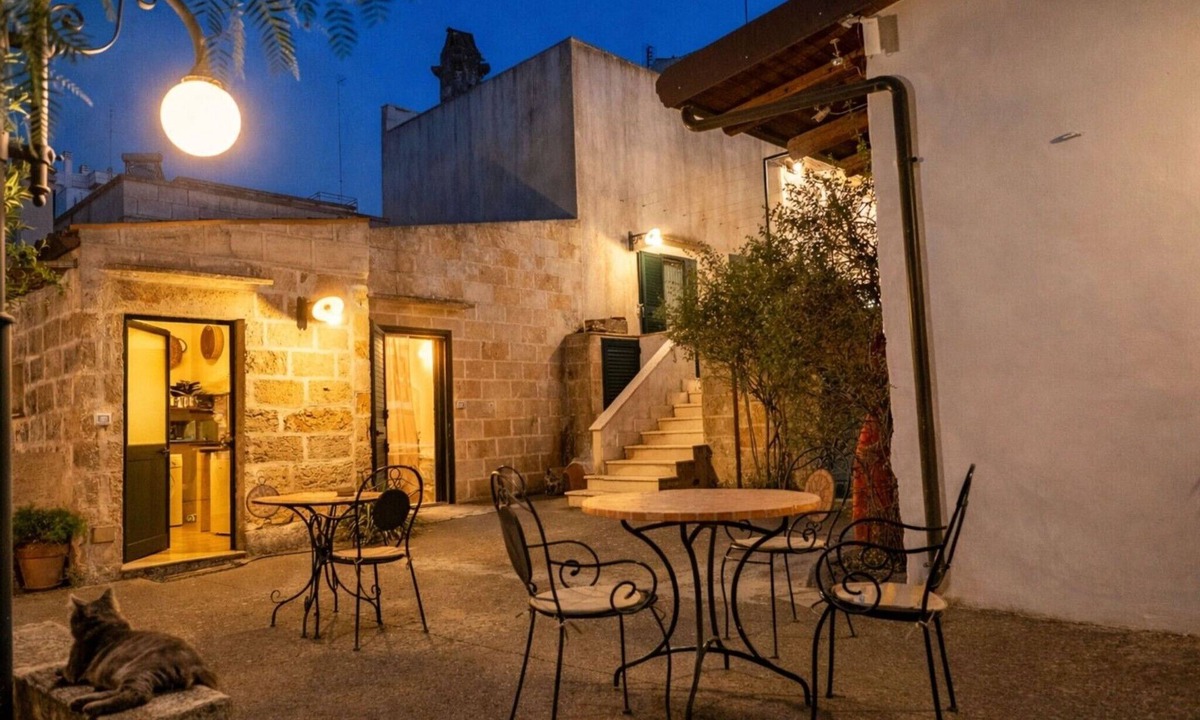 Specchia Villa | Apartment 'Masseria De Donno - Mandorlo' with Shared Pool, Wi-Fi and Air Conditioning