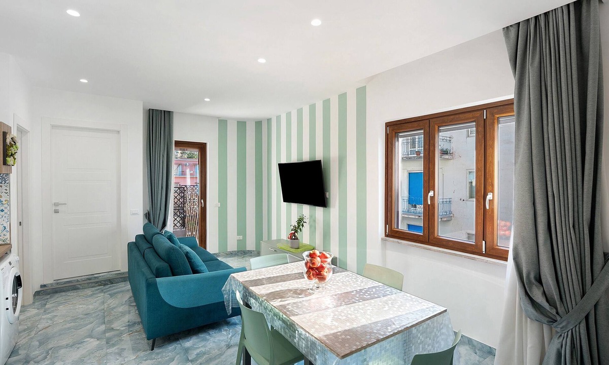 Ercolano Apartment | Apartment 'Monolocale A Due Passi Dagli Scavi' with Mountain View, Wi-Fi and Air Conditioning