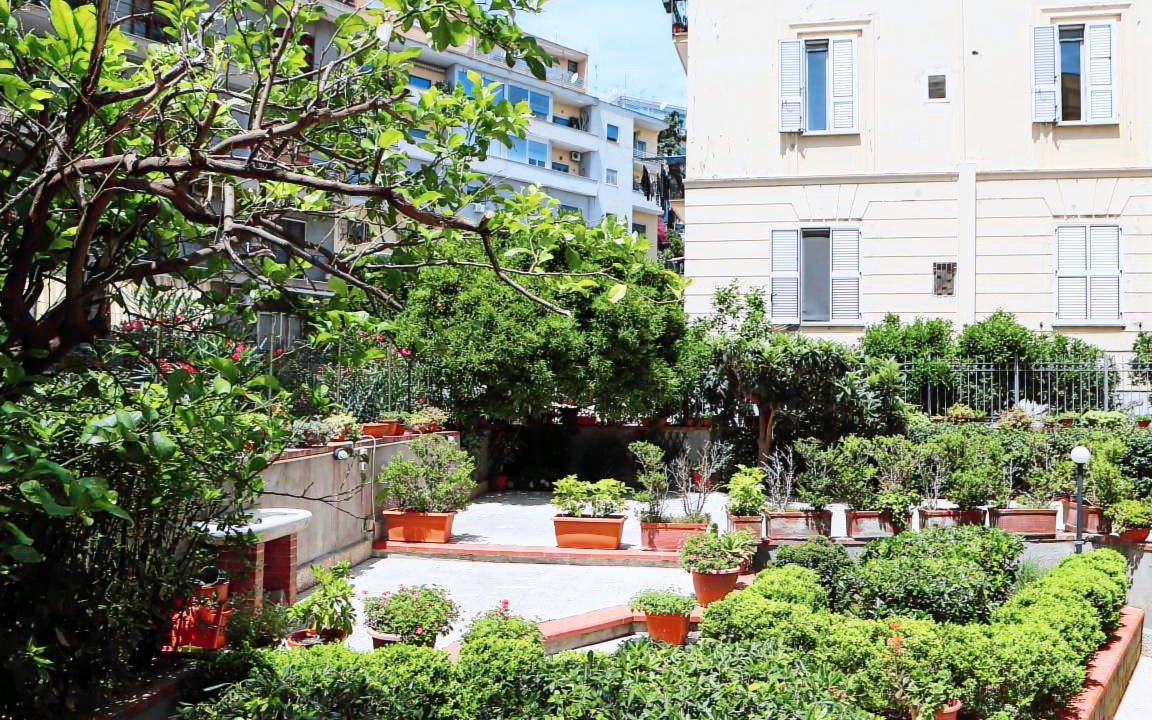 Chiaia Apartment | Appartamento con giardino a Mergellina