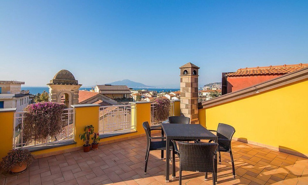 Sorrento Historic Centre Apartment | Appartamento Ramiro A: A cozy apartment located in the center of Sorrento, with Free WI-FI.