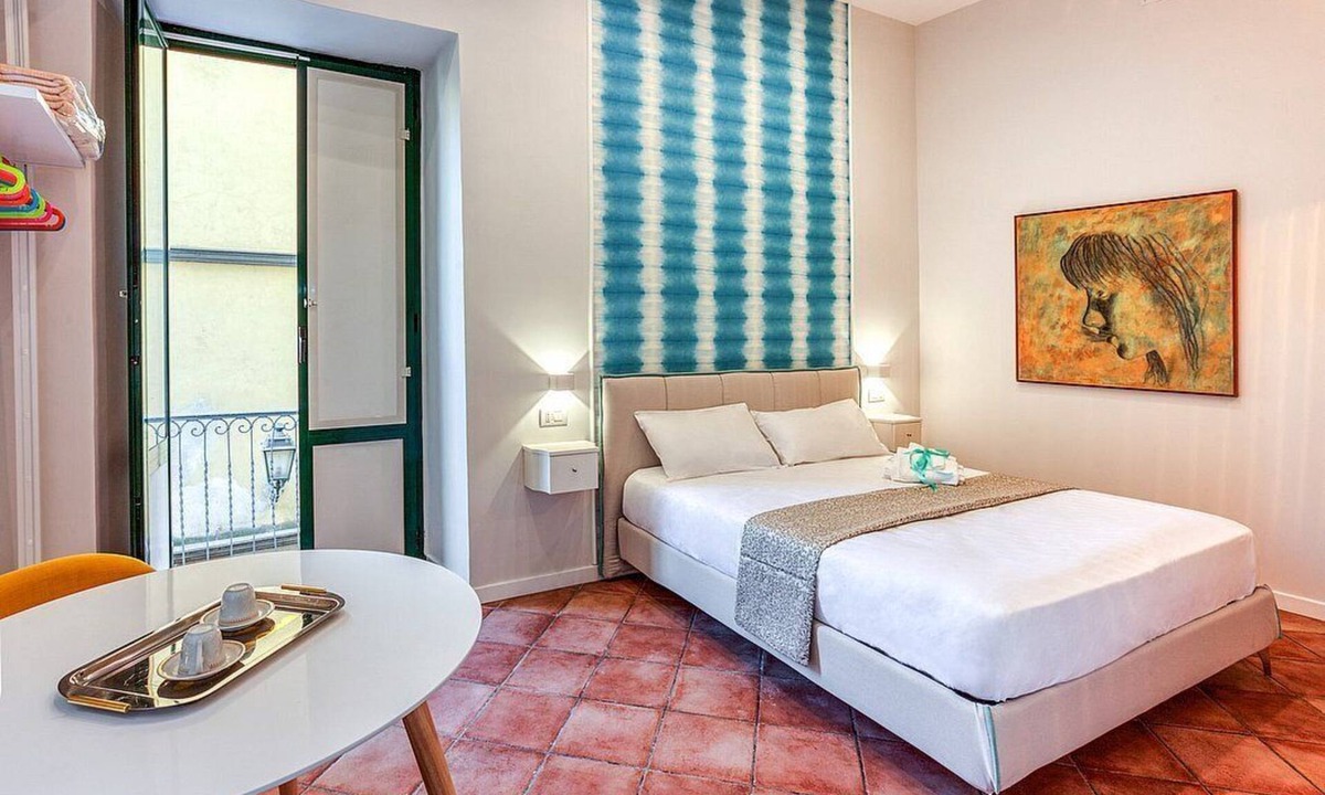 Historical Downtown Salerno Apartment | Appartamento Zeno: A modern and graceful apartment located in the center of Salerno, with Free WI-FI.