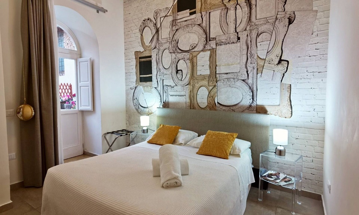 Centro Storico House | Artistic Charming House - Near the Royal Palace of Caserta - Superior Double Room