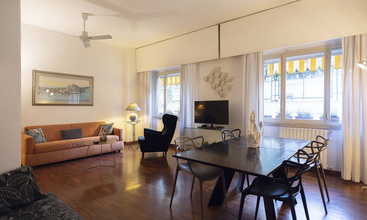 Chiaia Apartment | AUGUST SEPTEMBER REDUCED PRICES, walking promenade and historic center two stops