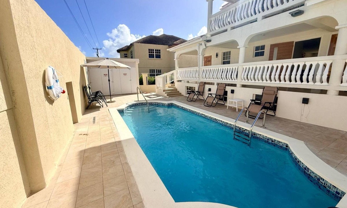 Gibbons Boggs Apartment | Barbados Bliss at Platinum Palace | Poolside 3-Bed | Oistins