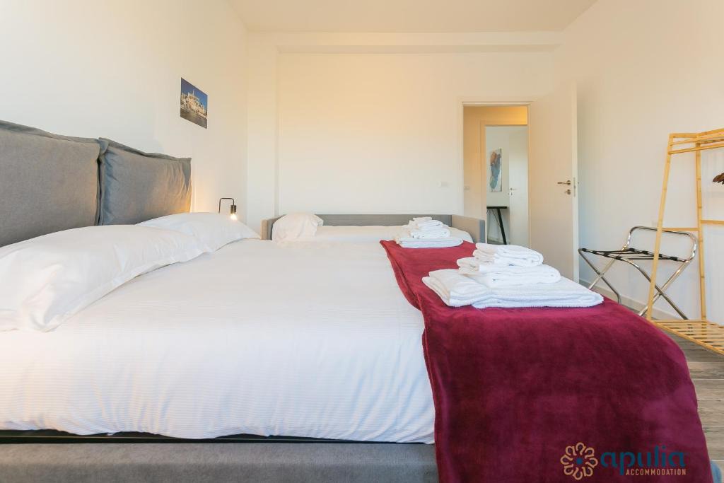 Municipio 2 Apartment | Bari Fifth Floor Flat by Apulia Accommodation