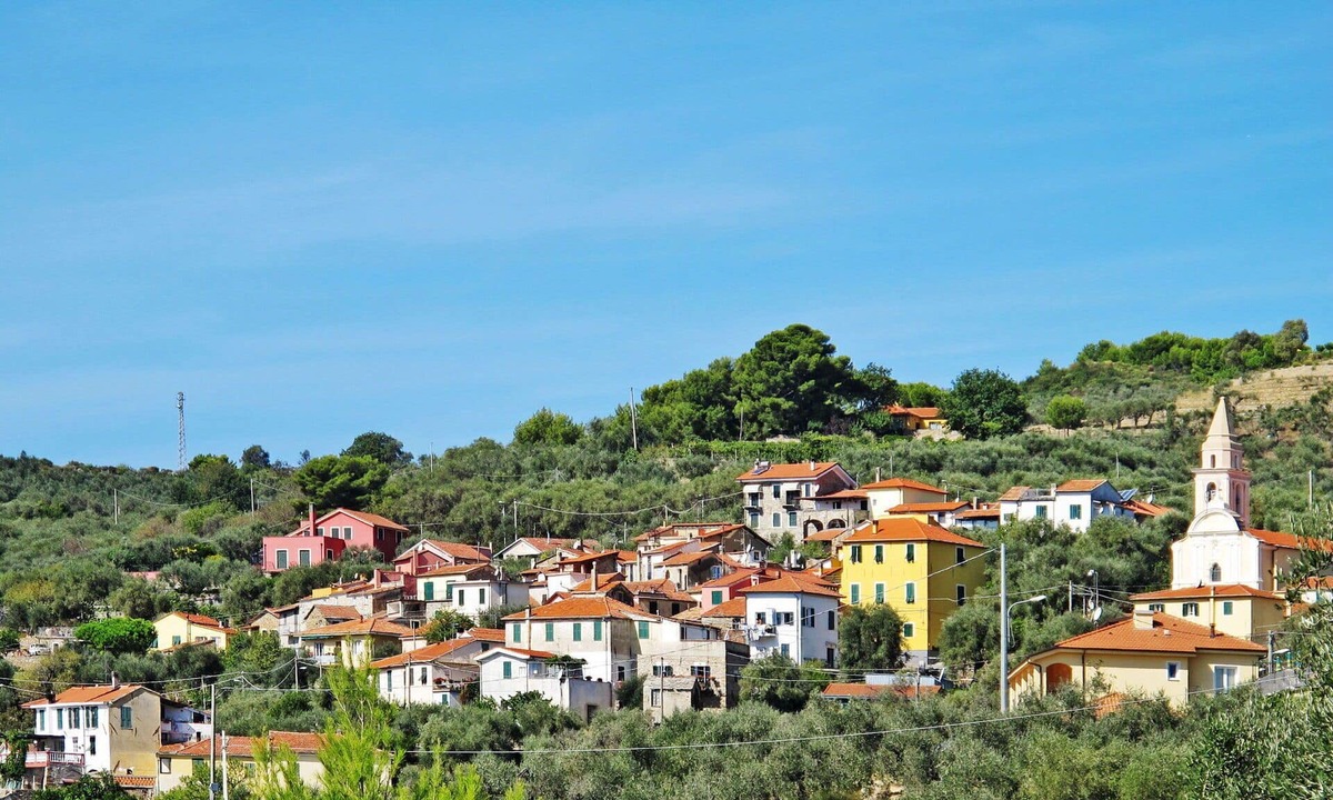 Diano Castello Apartment | Beautiful apartment for 4 guests with WIFI, pool, TV, patio and pets allowed