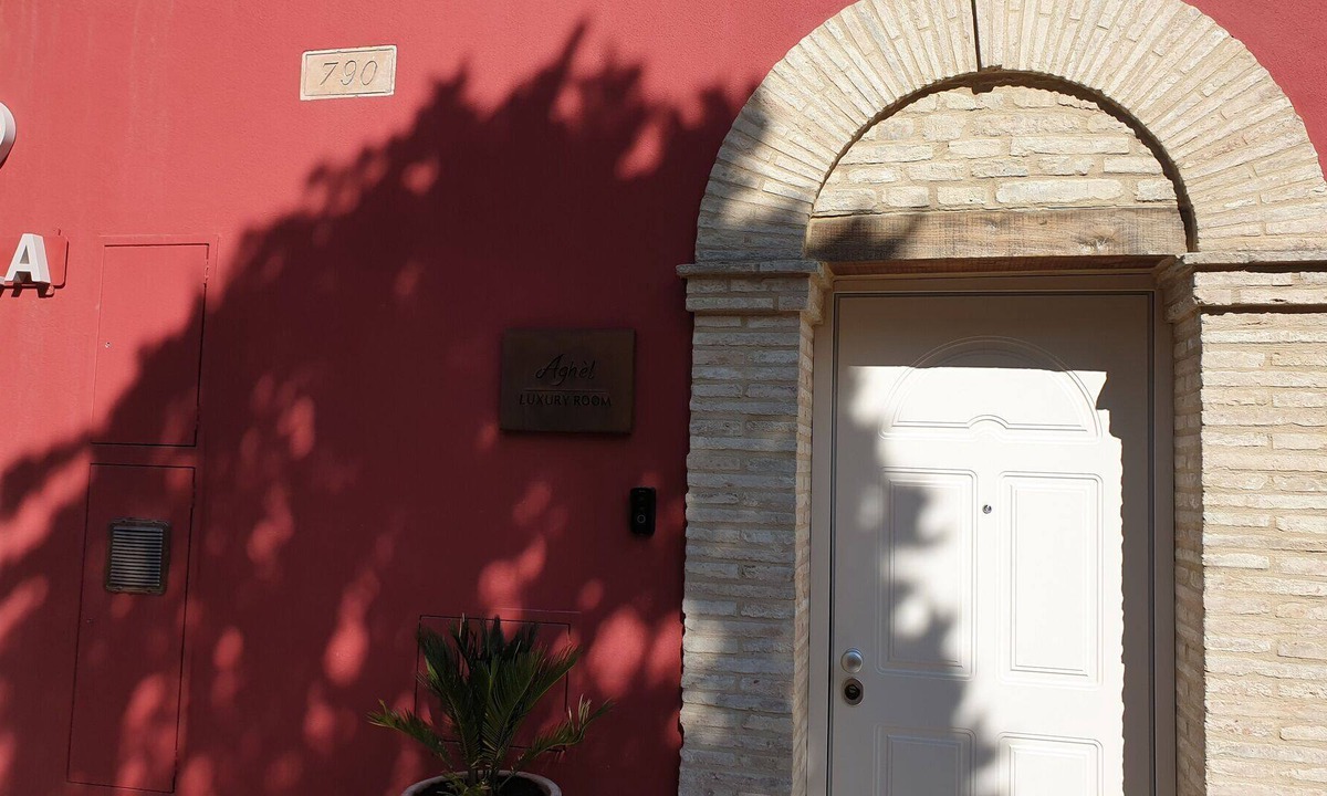 Recanati Old Town Apartment | Beautiful apartment for 4 people with A/C, WIFI, TV, balcony and parking, close to Porto Recanati