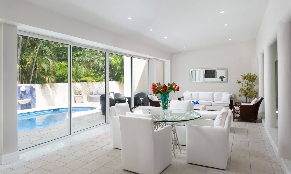 Porters Villa | Beautiful Open Plan Villa On 3,000 of Living Space at No 1 Queens Fort