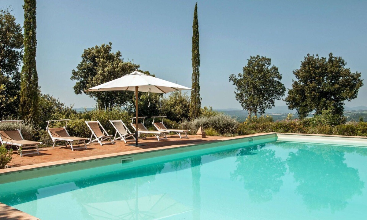Camigliano Villa | Beautiful private villa for 12 guests with private pool, A/C, WIFI, TV and panoramic view