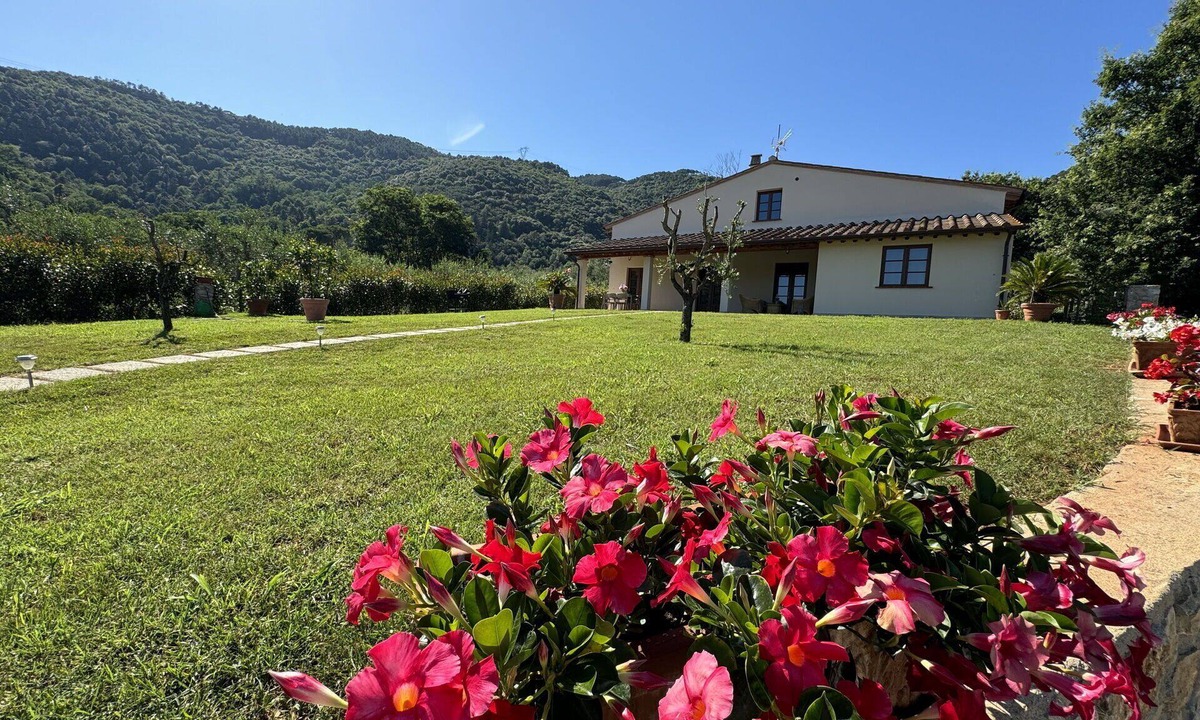 Santa Maria del Giudice Villa | Beautiful private villa for 7 people with A/C, WIFI, TV, veranda, pets allowed and panoramic view