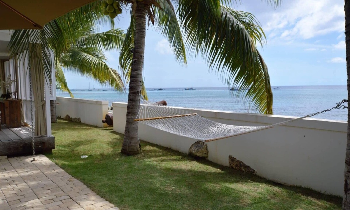 Trents Villa | Beautiful Three Bedroom Beachfront Property