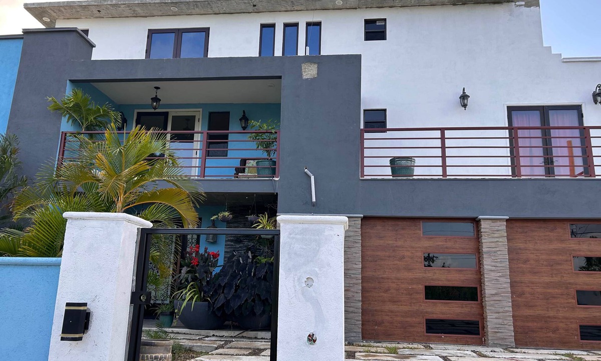 Below Rock House | BK Villas Light House 4br/4ba sleeps 8