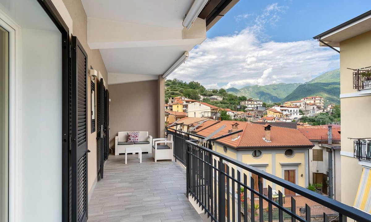 Piazza-Tralia-Pendolo Apartment | Casa Anna Deluxe Faito View in Pimonte – Comfort e Vista Panoramica