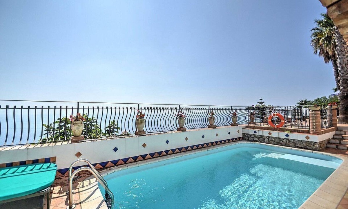 Praiano House | Casa Astride: A romantic and welcoming cottage which faces the sun and the sea, with Free WI-FI.