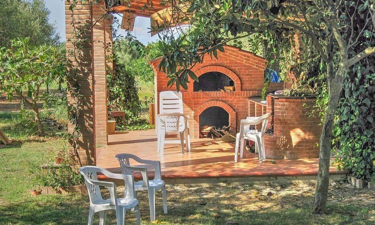 Marina di Ascea House | Casa Gina: A welcoming apartment that is part of a villa situated at a short distance from the beach.
