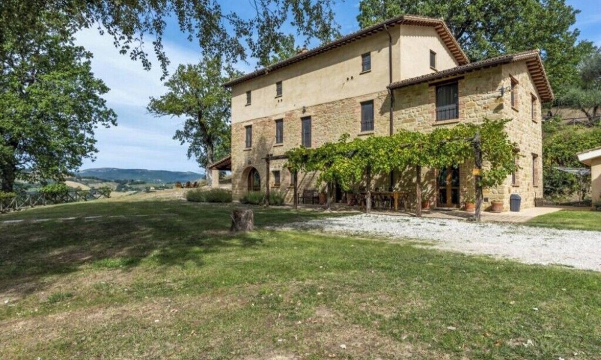 Camporotondo di Fiastrone Other | Charming 7-bedroom farmhouse with pool and stunning mountain views!