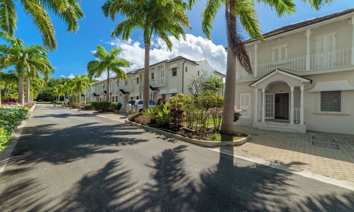 Mullins House | Charming 3-bedroom townhome with AC, fitness room in Mullins