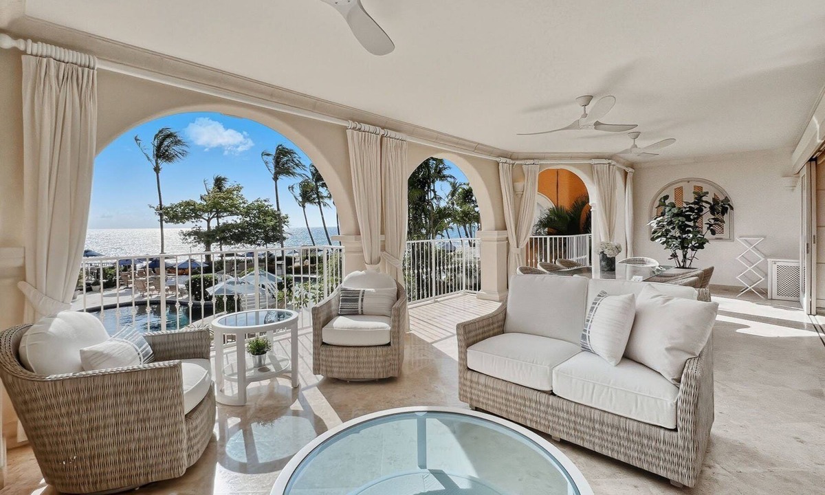 Little Battaleys Condo | Chic Beachfront 2-bed - Saint Peter's Bay 208