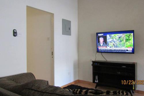 Blue Waters Apartment | Cozy, quiet 1 bedroom 2A near Beach near US Embassy