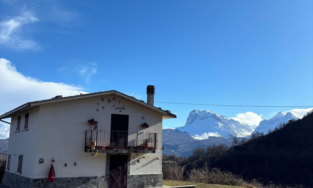 Crognaleto Villa | Discover the relaxation of the mountains in this detached villa surrounded by greenery.