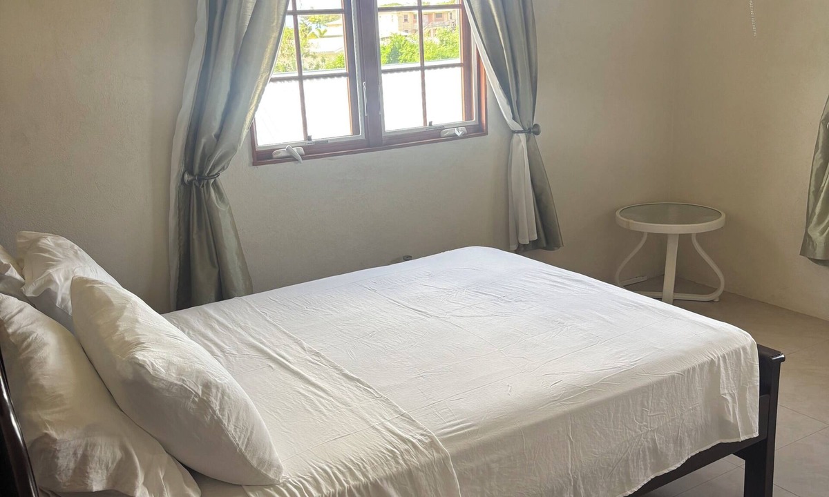 Silver Sands Apartment | Ealing Park South Apartments in peaceful Christ Church with AC