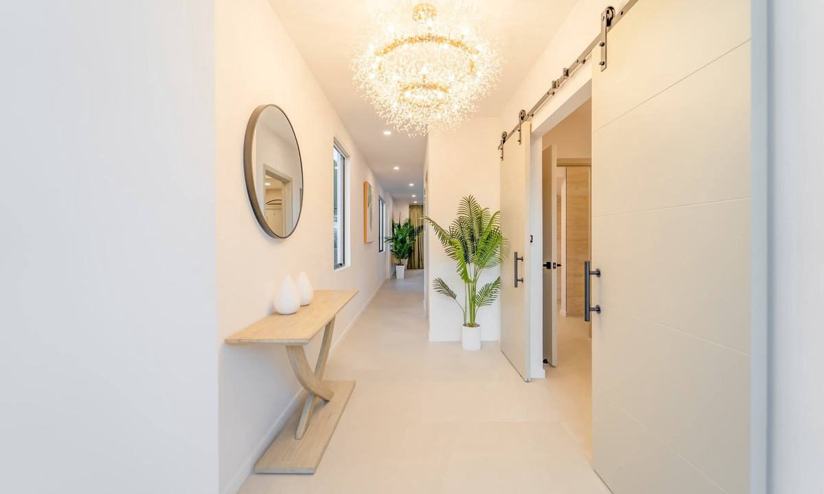 Gibbes House | Elegant NEW 3BR Villa with Pool, Walk to Beach!