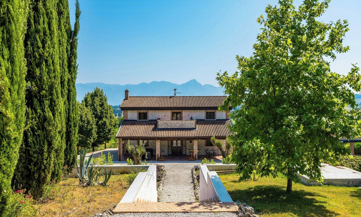 Caiazzo House | Exclusive villa with pool near Caserta