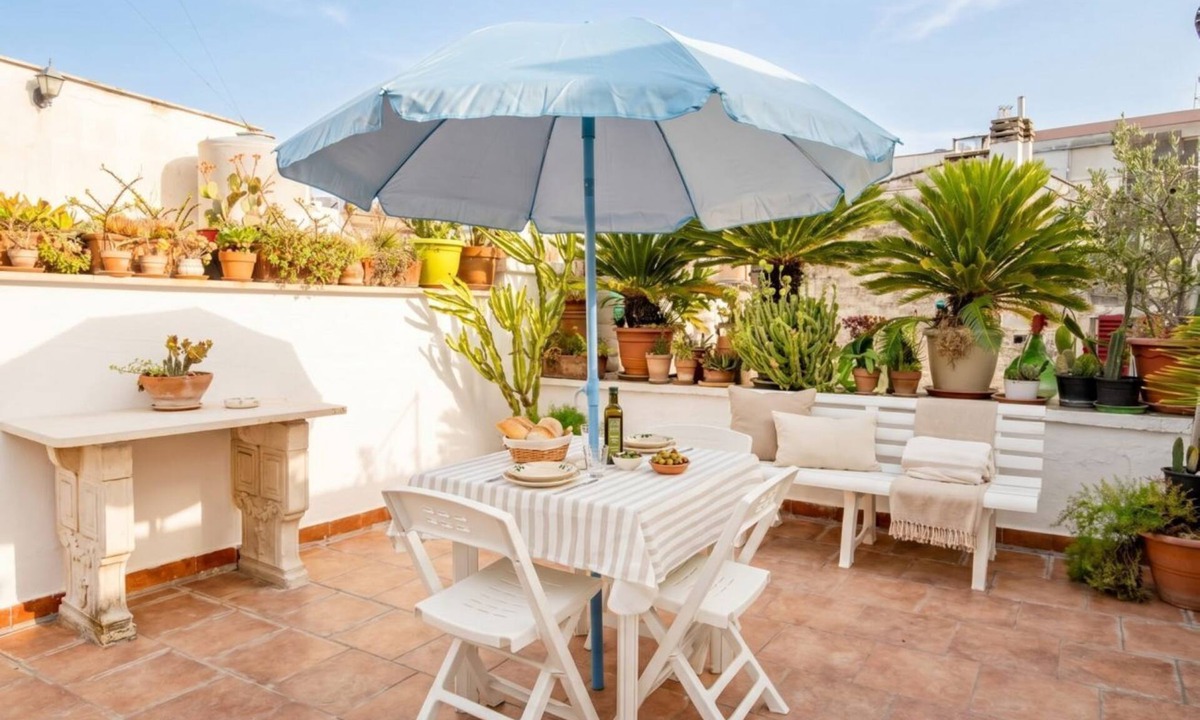 Bitonto Apartment | Floral Court 1 - Your Peaceful Retreat