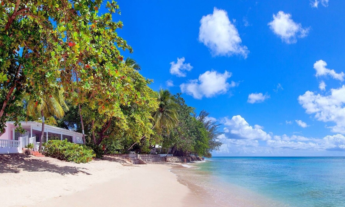 Mullins House | *FREE NIGHT CERTAIN DATES* CORAL BREEZE VILLA BARBADOS - SHORT WALK TO BEACH