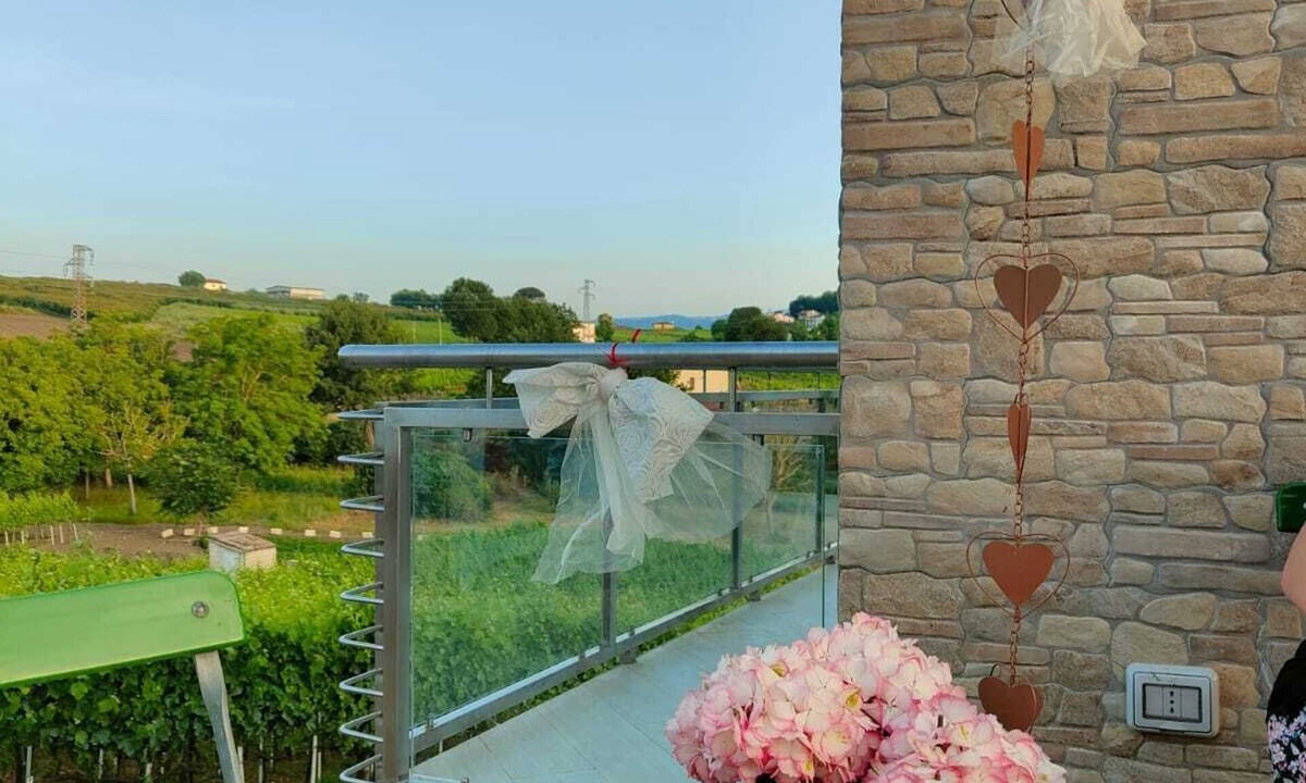 Sant'Angelo all'Esca Bed & Breakfast | GioiaVitae - Bed-In-Botte - Sleep in the Vineyard