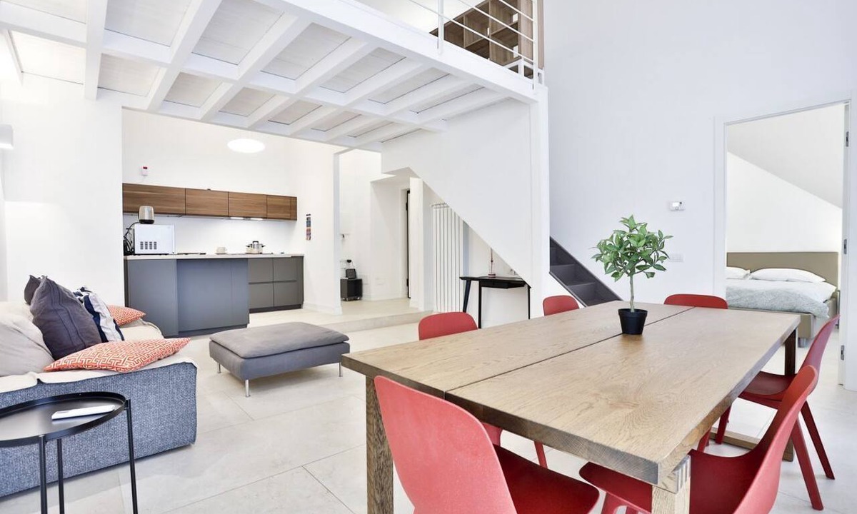 Rione Duomo Apartment | GuestHost - Elegant apartment able to accommodate up to 6 people with three bedrooms and two bathrooms, totally new both in the renovation and in the furnishings and with fine finishes. The accommodation is located in the central area, a few steps from t