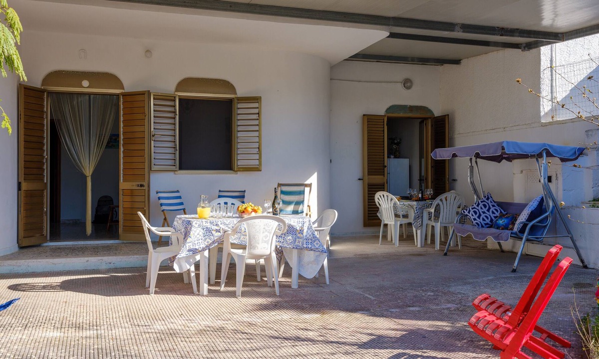 Torre Specchia Ruggeri House | Holiday Accommodation "Villa Tramontana 30 Metri Dal Mare" Near the Beach