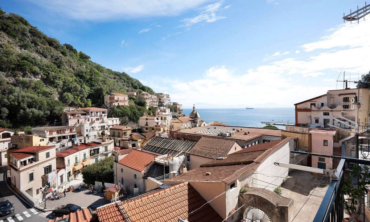 Cetara House | Holiday Home 'A' Russella' with Sea View, Wi-Fi and Air Conditioning