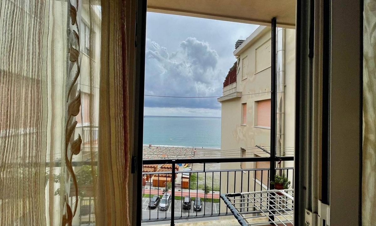 Vado Ligure House | Holiday Home Casa Conchiglia with Sea View & Balcony