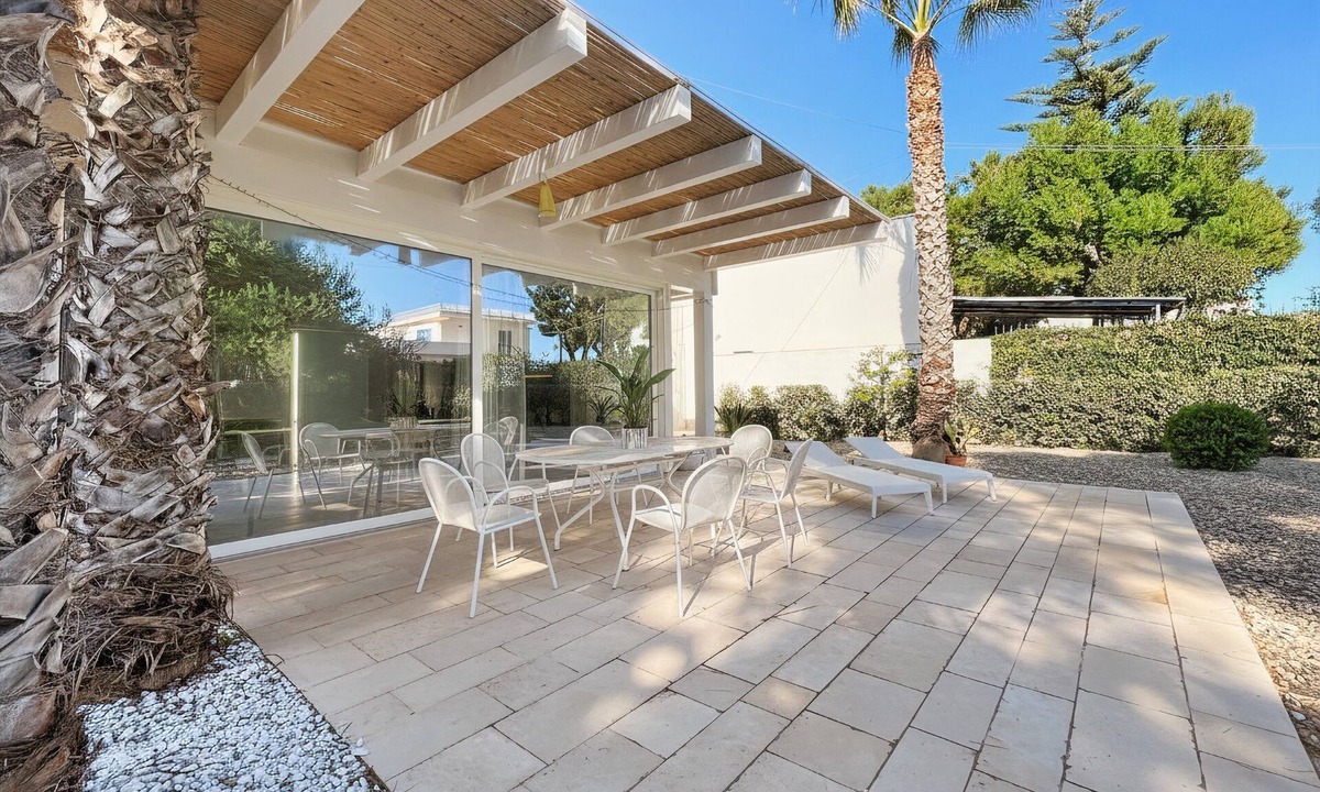 Trani House | Holiday Home 'Villa Traimari' with Sea View, Wi-Fi and Air Conditioning