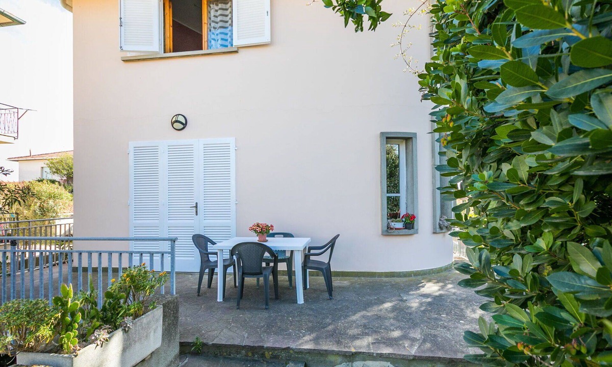 Rosignano Solvay Apartment | Nice apartment for 2 guests with WIFI, TV, terrace and pets allowed