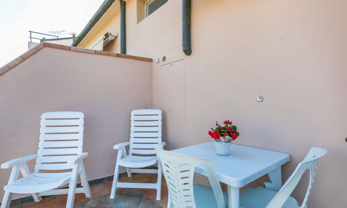 Rosignano Solvay Apartment | Cosy apartment for 6 people with WIFI, A/C, TV and balcony