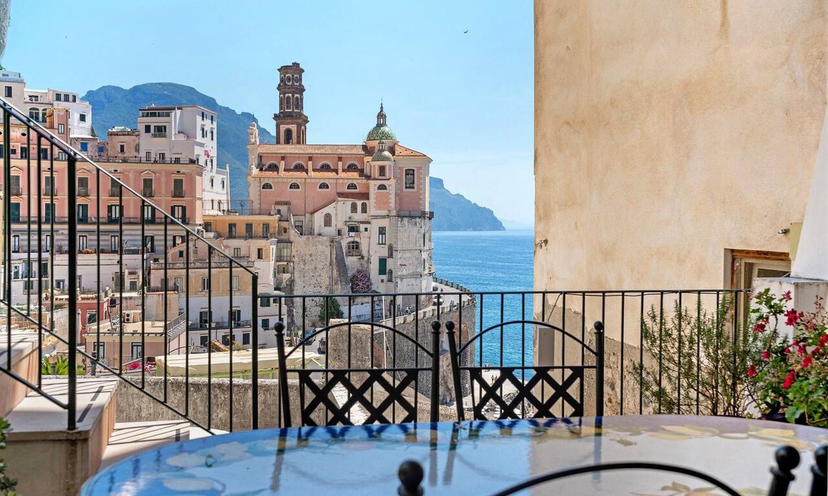 Castiglione Apartment | La Casa Del Giudice Amalfi Coast Apartment with Sea View, Private Terrace and Wi-Fi