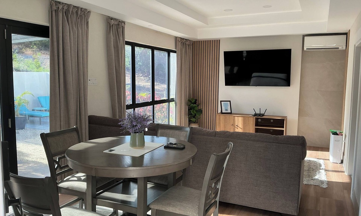 Prospect Apartment | La Porta Della Casa - King Bed with Patio Hot Tub and Sun Deck