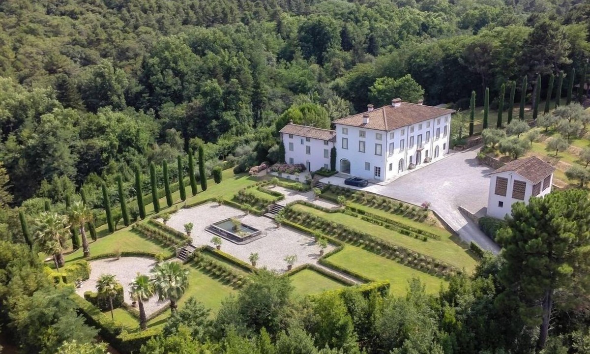 SantʼAndrea di Compito Villa | Large vacation villa rental Tuscany, lucca, pool, Wi-Fi, AC, wedding