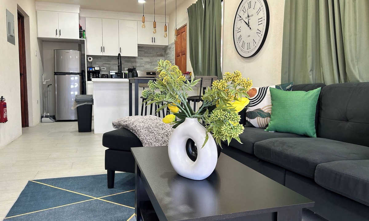 Rendezvous Apartment | Lovely 2-bedroom apartment with AC, 15 min walk from the South Coast Main Road