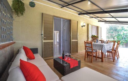 Perdifumo Apartment | Lovely Apartment In Perdifumo With House Sea View