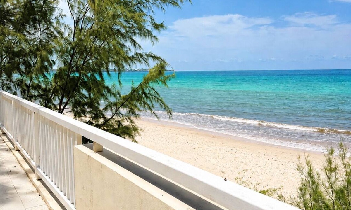 Maxwell Apartment | Maxwell Beach Escape 1: Beachfront Apartment & Resort Access