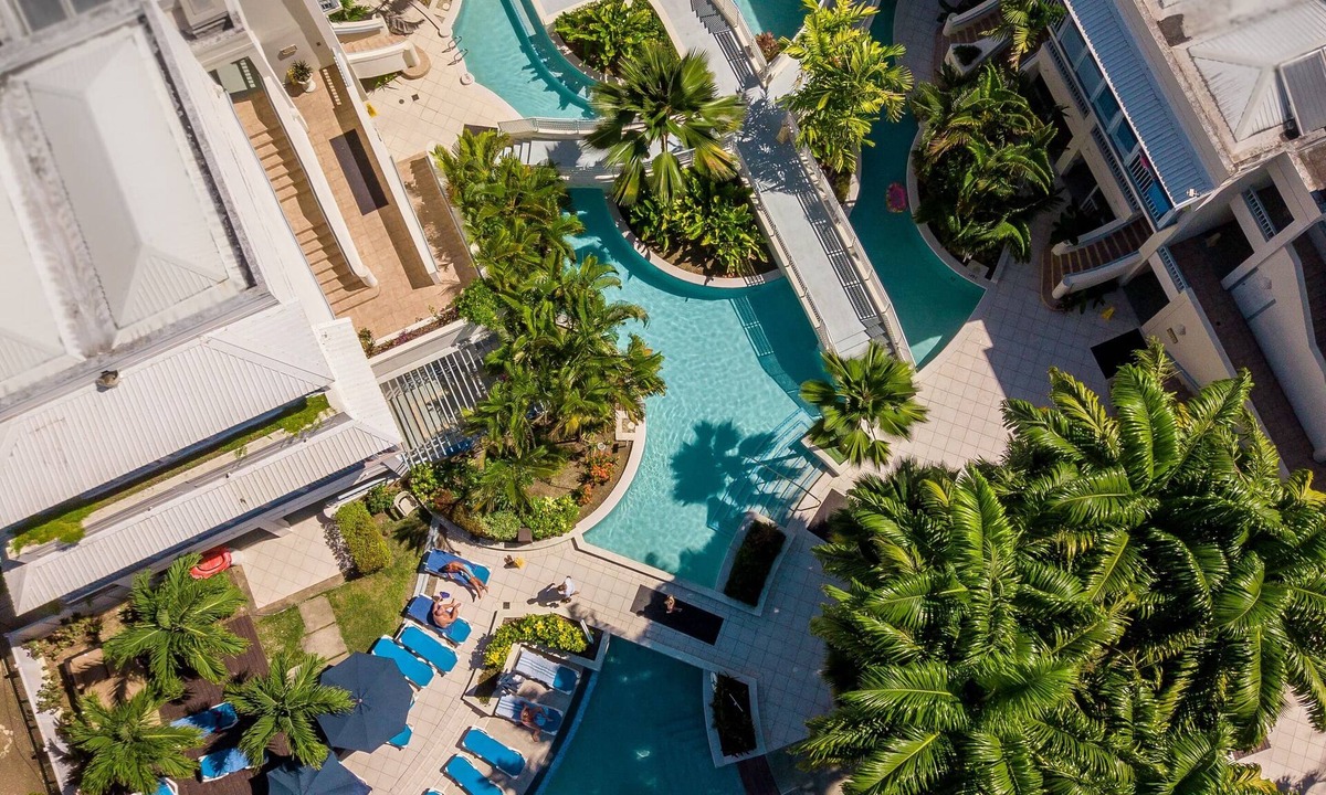 Hastings Hotel | Minutes to the Dover Beach! FREE Parking, Onsite Pool, Garden!