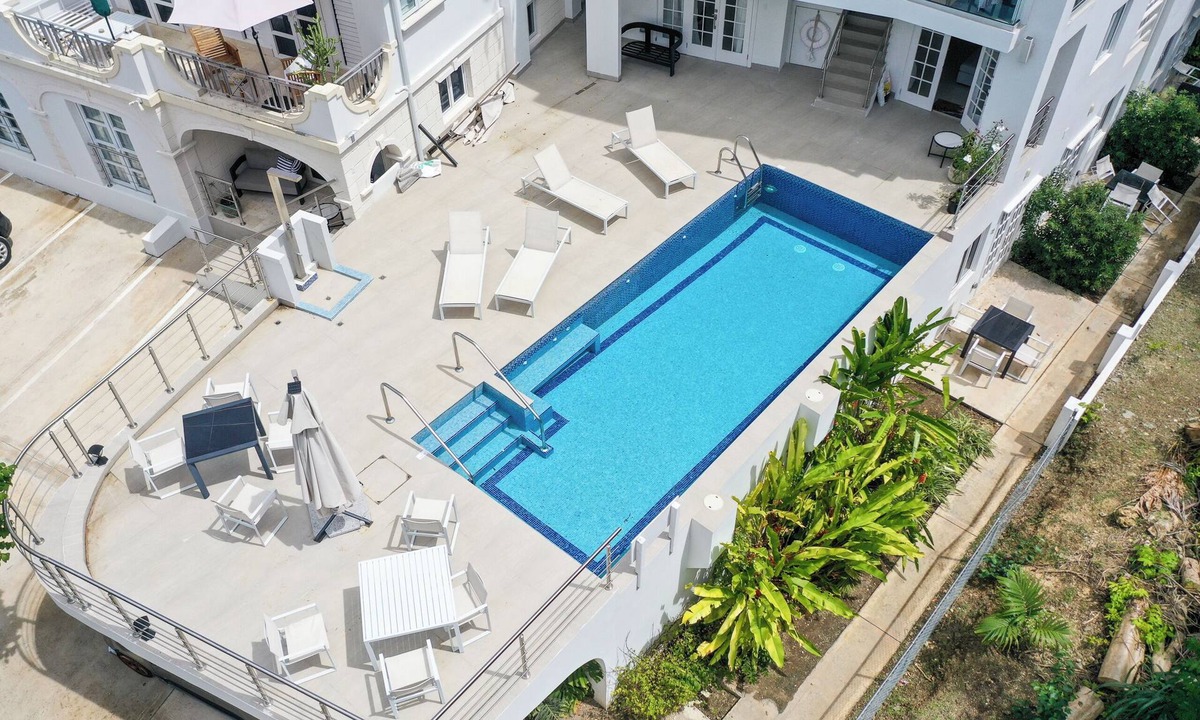 Mullins Apartment | New 1-Bed Condo with Pool near Mullins Beach