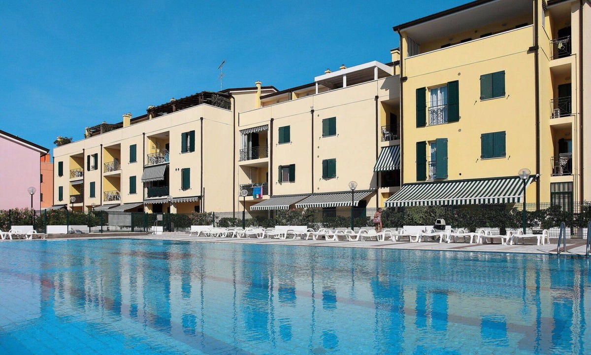 Old Town Apartment | Nice apartment for 4 people with WIFI, A/C, pool, TV and terrace